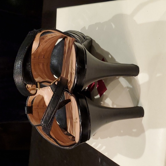 Naturalizer Nolana black leather heels sized 9M - Picture 3 of 4